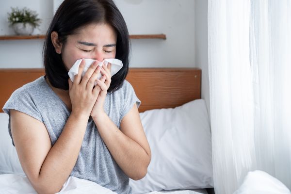 エアコンをつけると鼻水が止まらないのはなぜ？