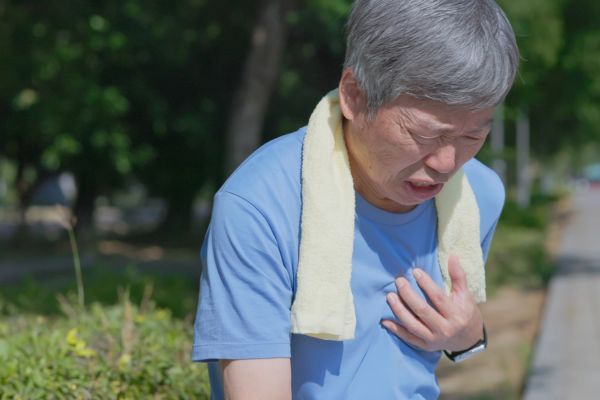 睡眠時無呼吸症候群を放置するとどうなる?合併症のリスク
